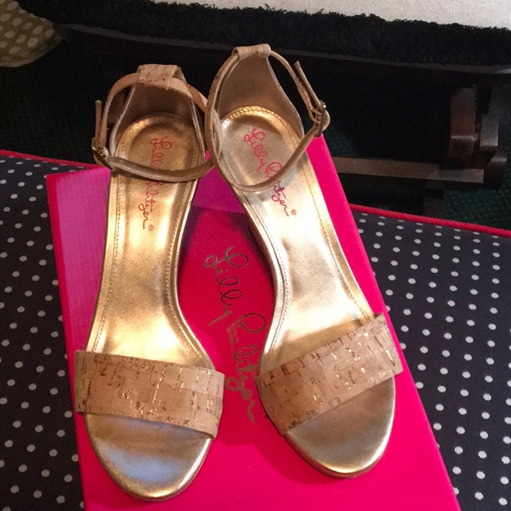 Lilly Pulitzer Tan and Gold Wedges